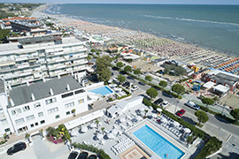 club hotel promenade e universale, hotel 3 stelle per le vacanze delle famiglie con bambini con piscina e animazione a cesenatico (FC), sulla riviera romagnola