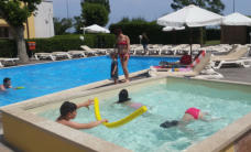 La piscina per bambini dell'hotel stella polare, hotel 3 stelle per le vacanze delle famiglie con bambini a rimini marina centro, in romagna
