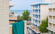Esterno hotel delfino, hotel 2 stelle economico vicinissimo al mare con parchi gratis per le vacanze delle famiglie con bambini a riccione (RN), in romagna