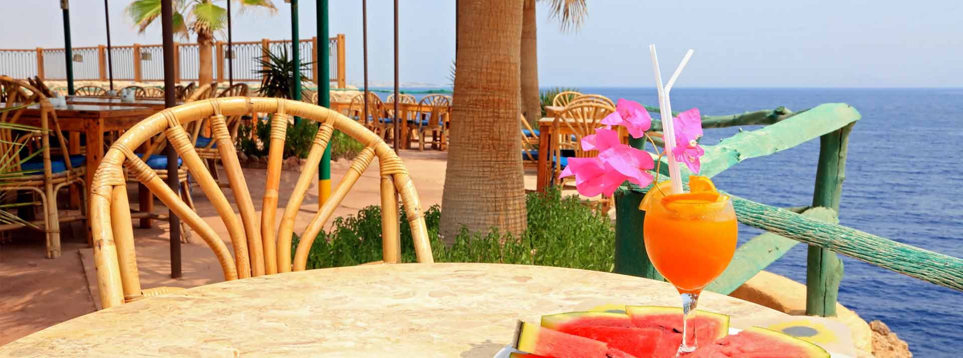 il bar sulla spiaggia del Camping Village Ancora che è un campeggio con villette in muratura, case mobili, sosta camper e piazzole, mini club, animazione, servizi e offerte per le vacanze delle famiglie con i bambini a comacchio La terrazza bar sul mare del Camping Village Ancora che è un campeggio con villette in muratura, case mobili, sosta camper e piazzole, mini club, animazione, servizi e offerte per le vacanze delle famiglie con i bambini a comacchio