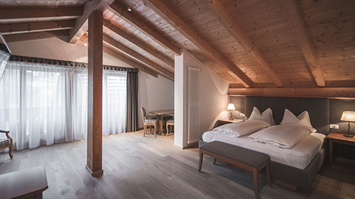 le camere per famiglie numerose dell'hotel alpenhof del trentino alto adige