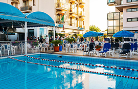 club hotel tassoni e universale, hotel 3 stelle per le vacanze delle famiglie con bambini con piscina e animazione a alba adriatica (FC), sulla riviera romagnola