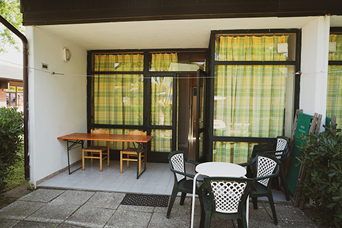 veranda esterno bungalow del residence mare pineta per le vacanze delle famiglie con bambini a caslborsetti in romagna