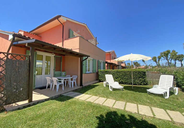 la piscina dell'hotel major che è un resort per le famiglie con bambini a pinarella di cervia (RA), in romagna