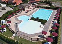 Il family hotel eur è un hotel 3 stelle con piscina a lido di camaiore per le vacanze delle famiglie con bambini in versilia, al mare della toscana
