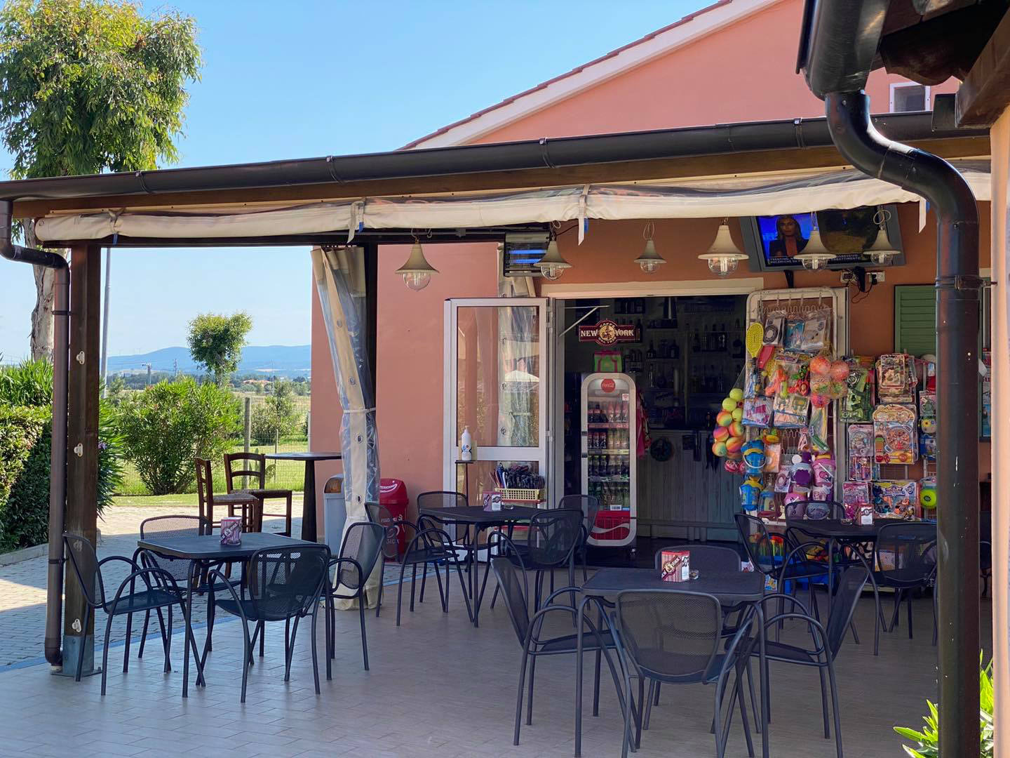 la piscina dell'hotel major che è un resort per le famiglie con bambini a pinarella di cervia (RA), in romagna