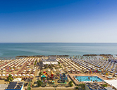 foto spiaggia di misano adriatico con ombrelloni