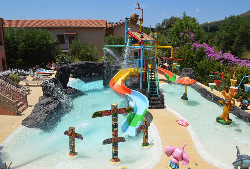 mini parco acquatico, le piscine per i più piccoli del villaggio resort blue marine