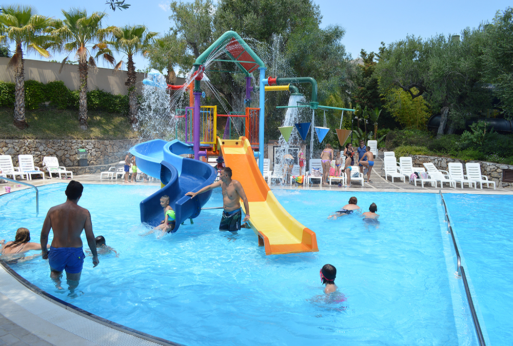 mini parco acquatico, le piscine per i più piccoli del villaggio resort blue marine