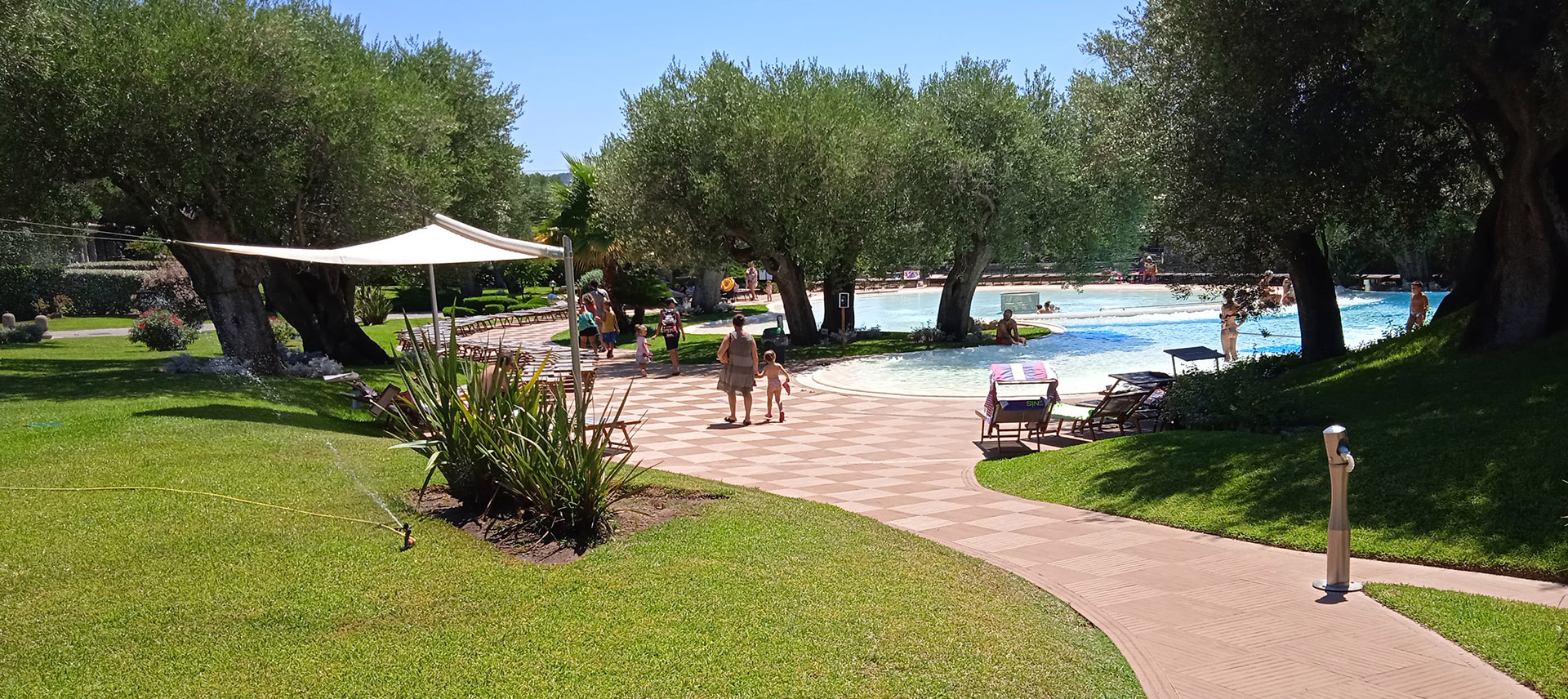 villaggio resort blue marine esterno vialetti e piscine